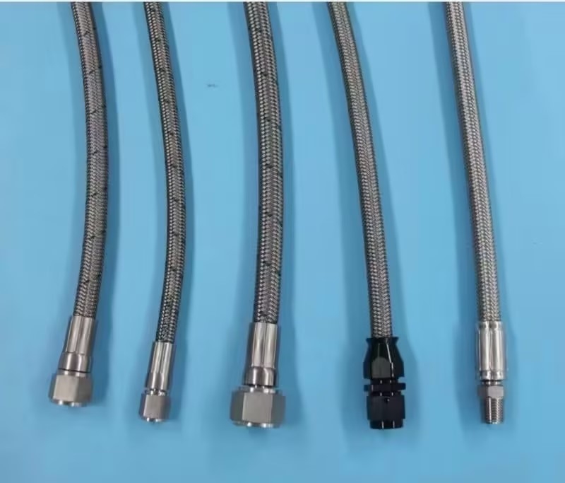 Selang PTFE Tekanan Tinggi Dengan Satu Lapisan Berliku Baja Tidak Berlemak Untuk Transportasi dan Hidraulik Seluler